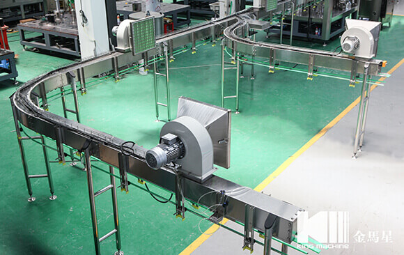 Air conveyor for juice filling machine