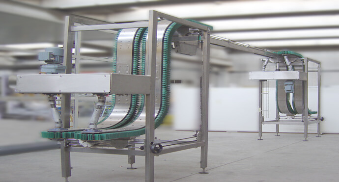 Vertical conveyor for bottles and cans