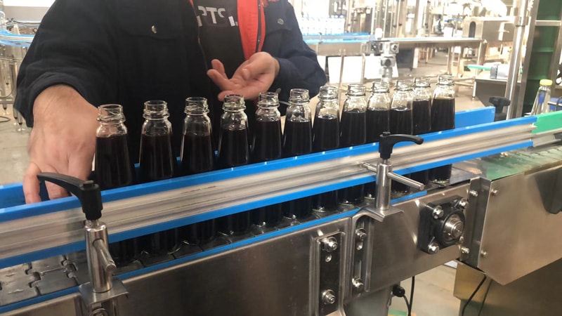 Oyster sauce filling machine.jpg
