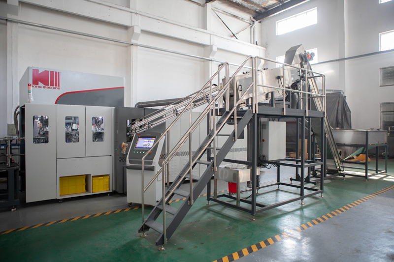blow molding machine.jpg