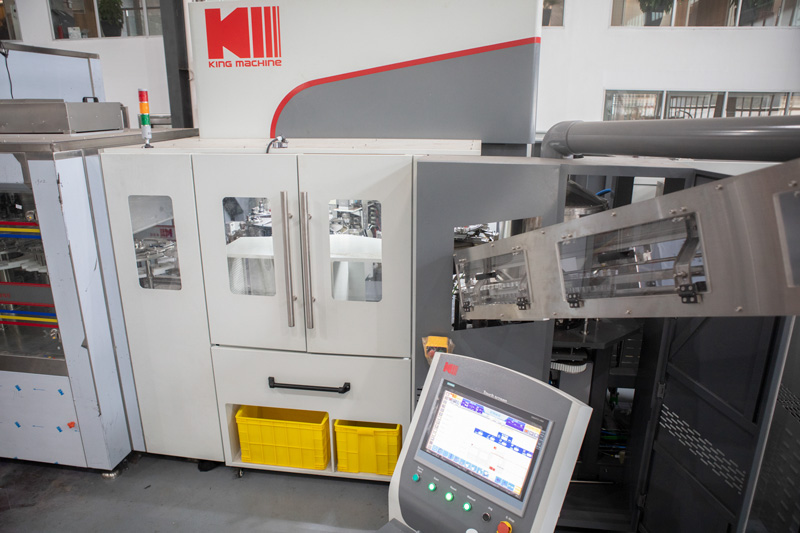 blow molding machine.jpg