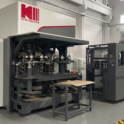 King Machine PET BLOW MOLDING MACHINE