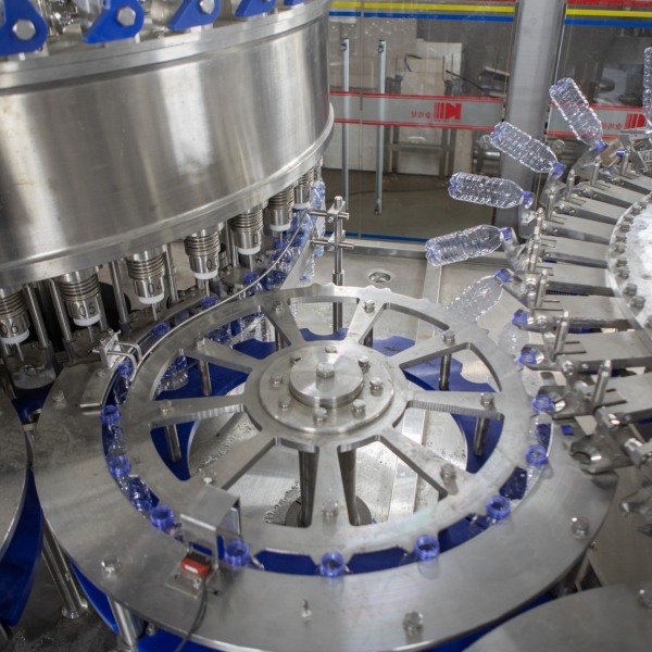 Gravity Filling vs. Flow Meter Filling for Water Bottling