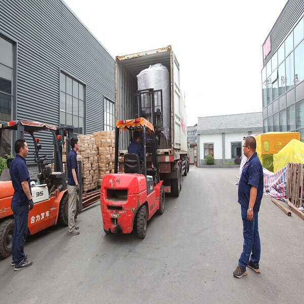 beer can filling machine was packed.jpg
