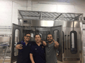 King machine engineer debugging filling line in USA